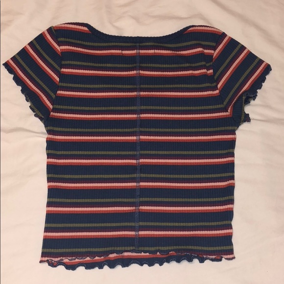 Scalloped Cropped T-shirt - Picture 2 of 3